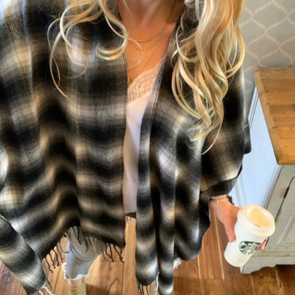 Black & White Plaid Fringe Wrap Sweater NWT - Picture 1 of 2